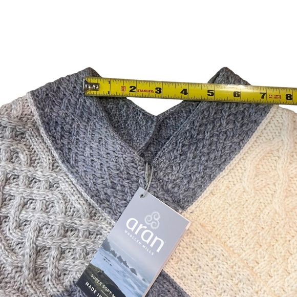 Aran Salthill Patchwork Poncho Tri Color 100% Merino Wool Ireland NEW - Picture 6 of 7